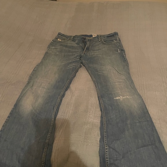 Selling Levi’s size 36 and length Is 32. - Picture 3 of 6